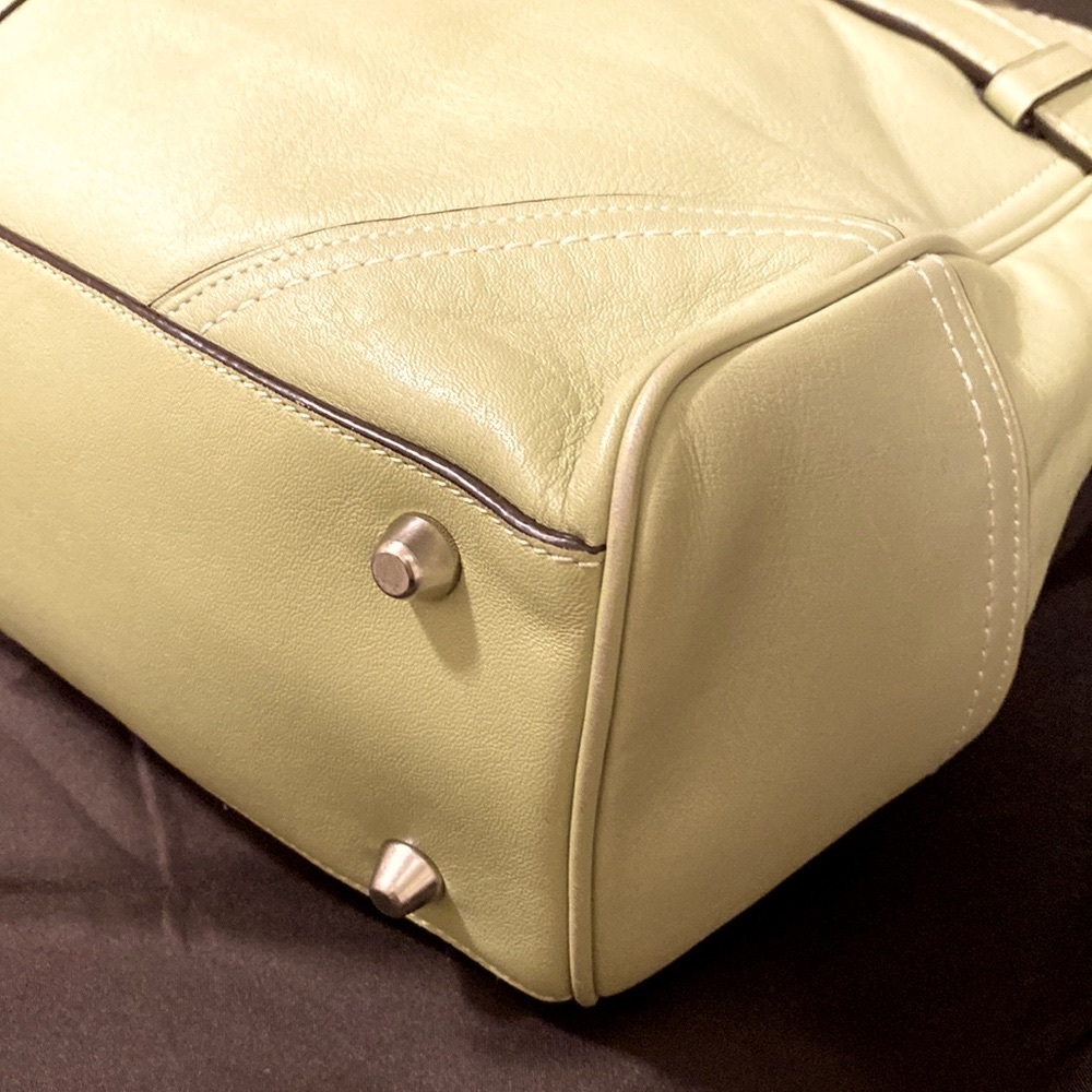 COACH large lime (pear) leather Carryall w/rolled leather handles, #F11200 - Picture 6 of 15